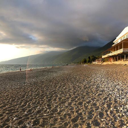 Эко Домики У Моря В Гаграх Gagra Ngoại thất bức ảnh