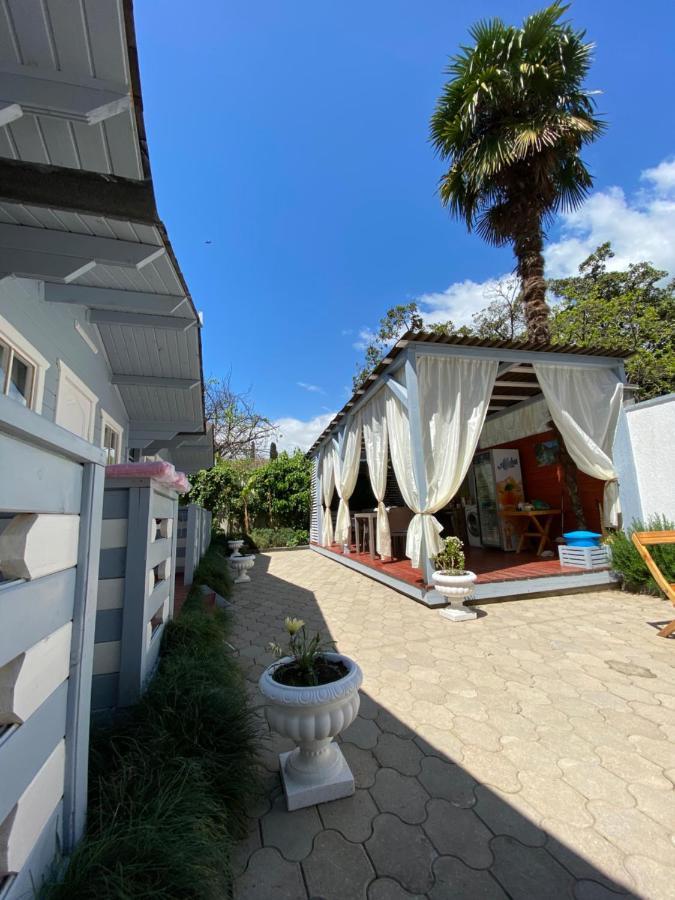 Эко Домики У Моря В Гаграх Gagra Ngoại thất bức ảnh